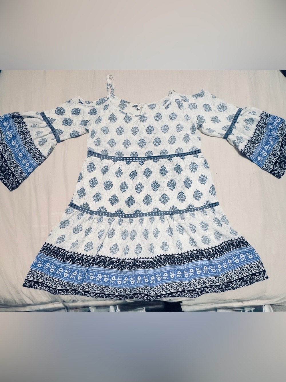 Entro White Boho Cold Shoulder Dress with Blue Floral Print Women’s Size Small